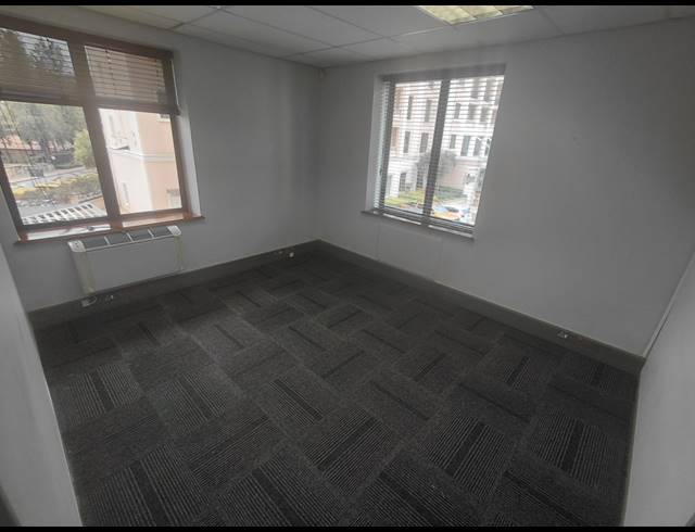 279M² OFFICE TO LET IN MAGALIESSIG